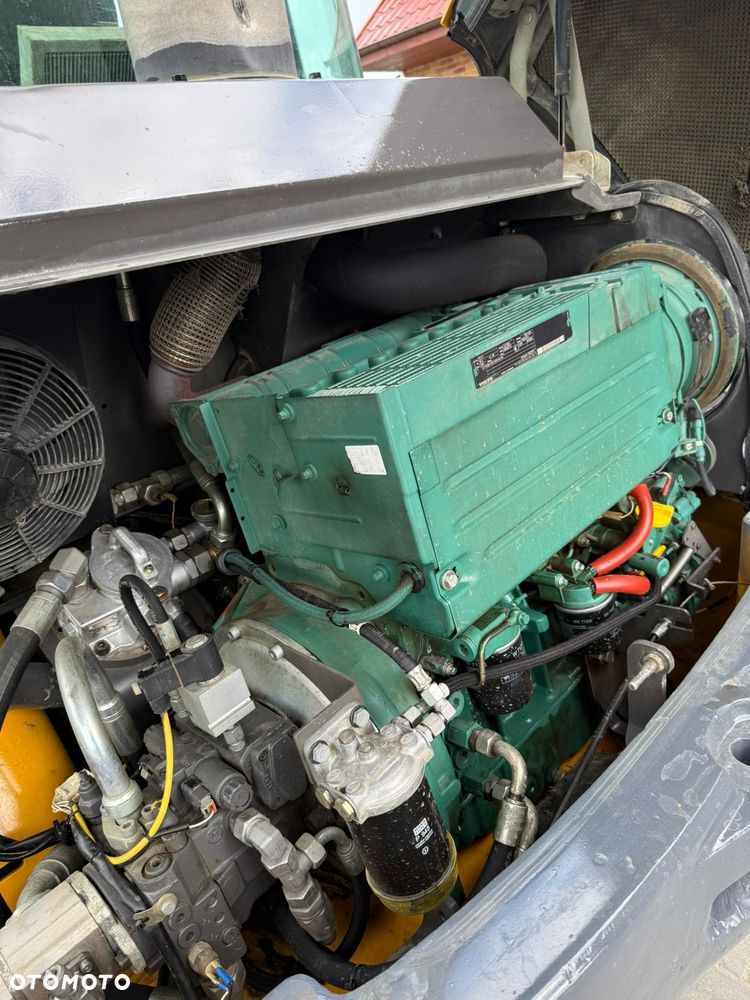 Volvo L 28 F   30  JCB - 20