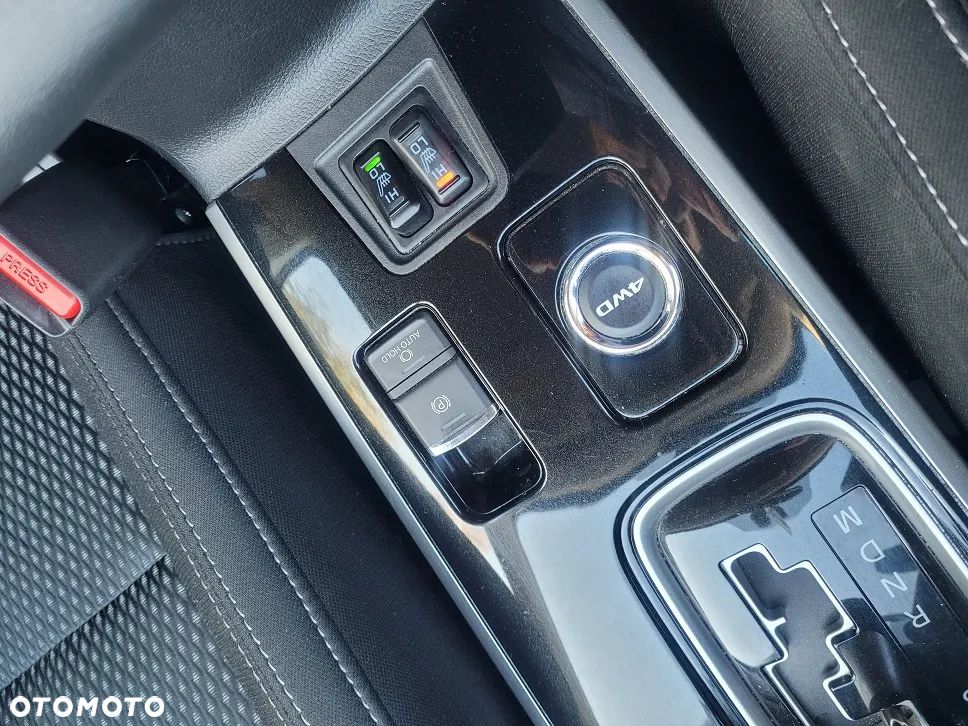 Mitsubishi Outlander 2.0 Intense + Navi 4WD CVT - 21