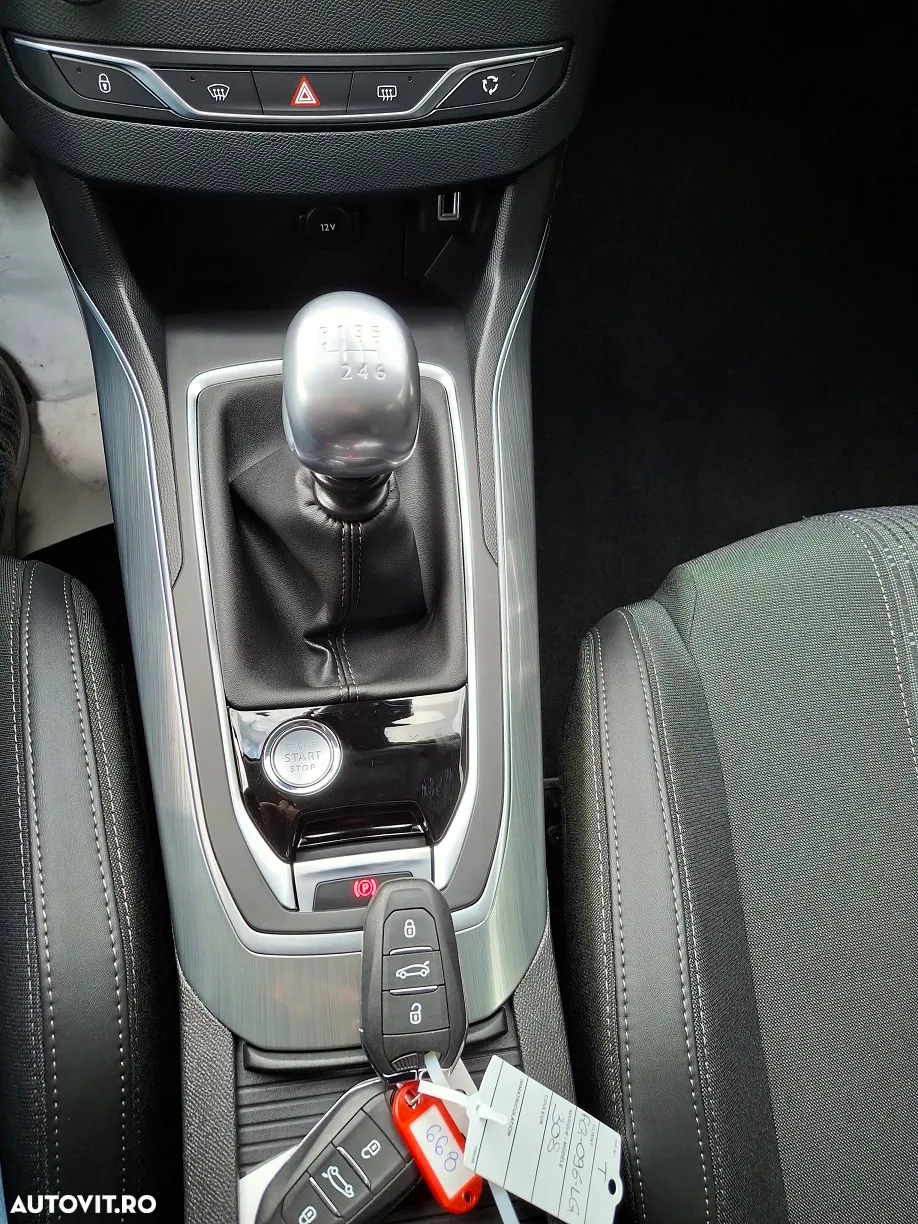 Peugeot 308 1.2 L PureTech Turbo S&S Allure - 12