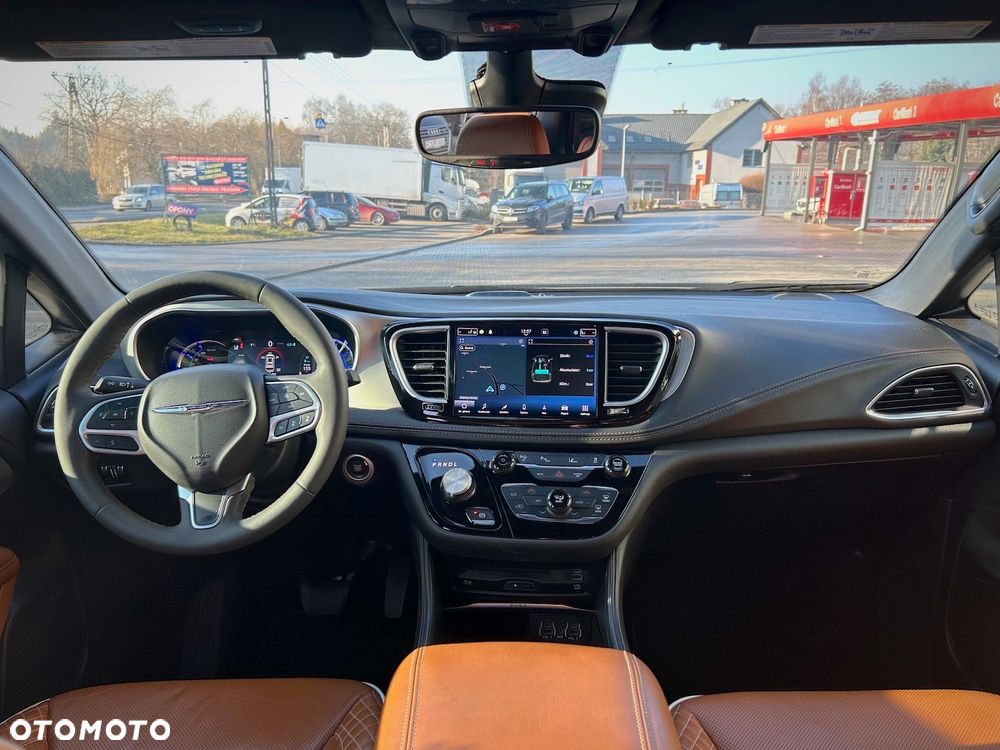 Chrysler Pacifica - 16