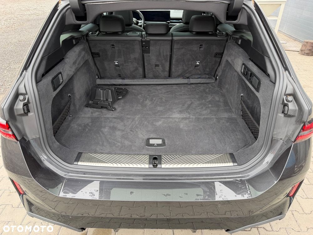 BMW Seria 5 520d xDrive - 28