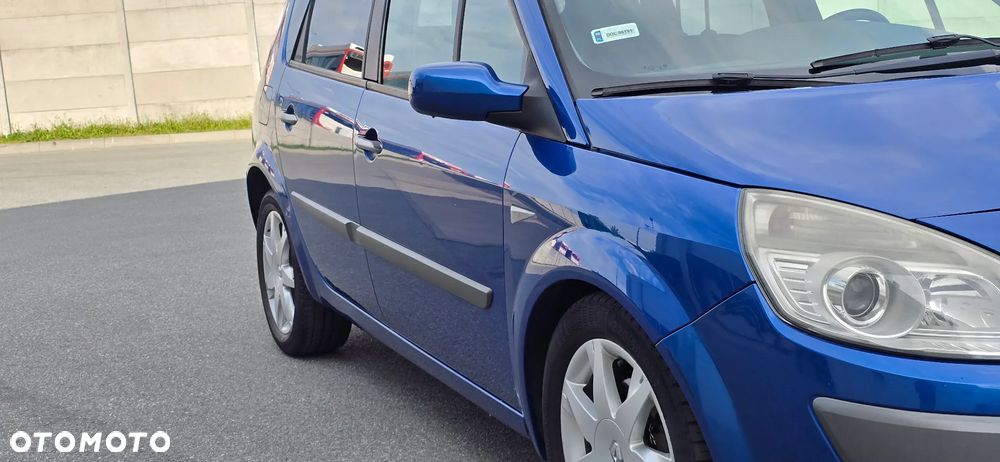 Renault Scenic 2.0 16V Emotion - 10