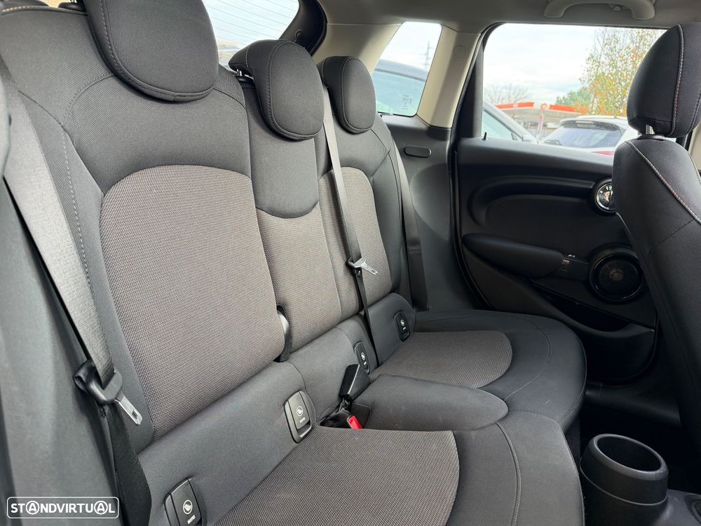 MINI 5 Portas Cooper D Auto - 10