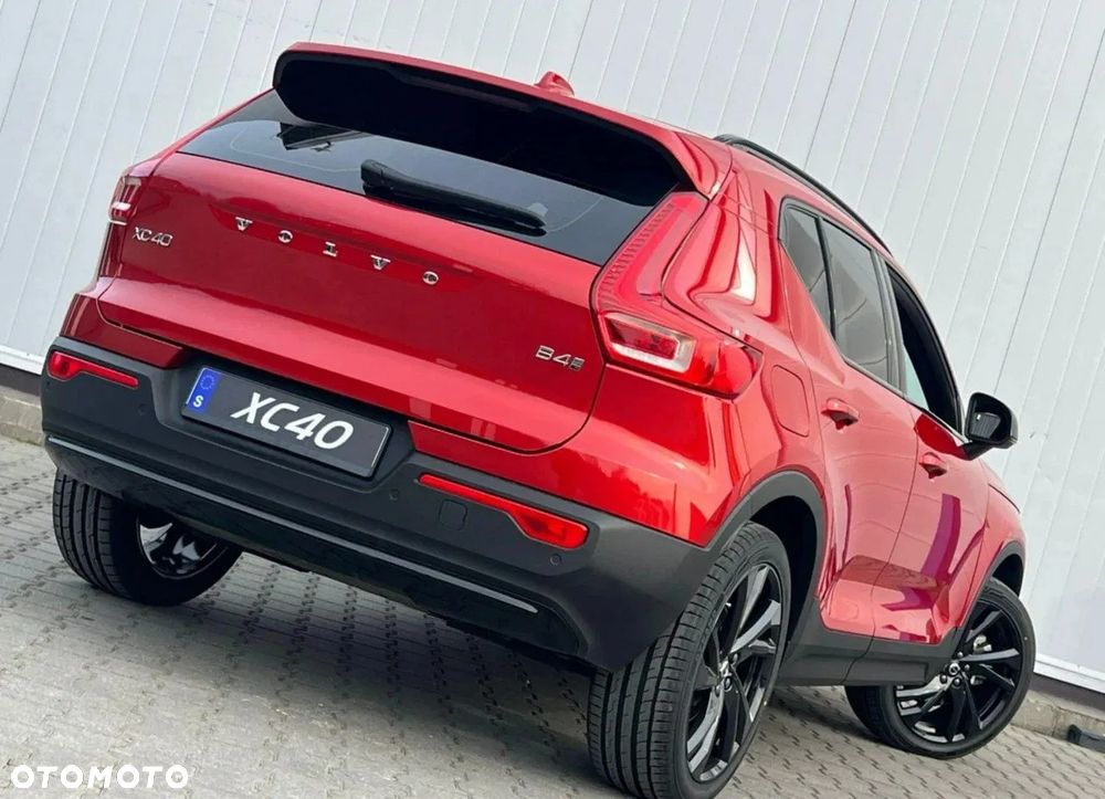 Volvo XC 40 B4 AWD Plus Dark - 11