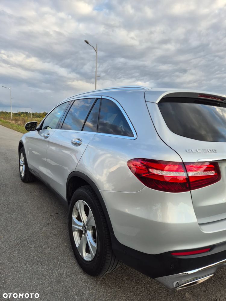 Mercedes-Benz GLC 300 4-Matic - 4