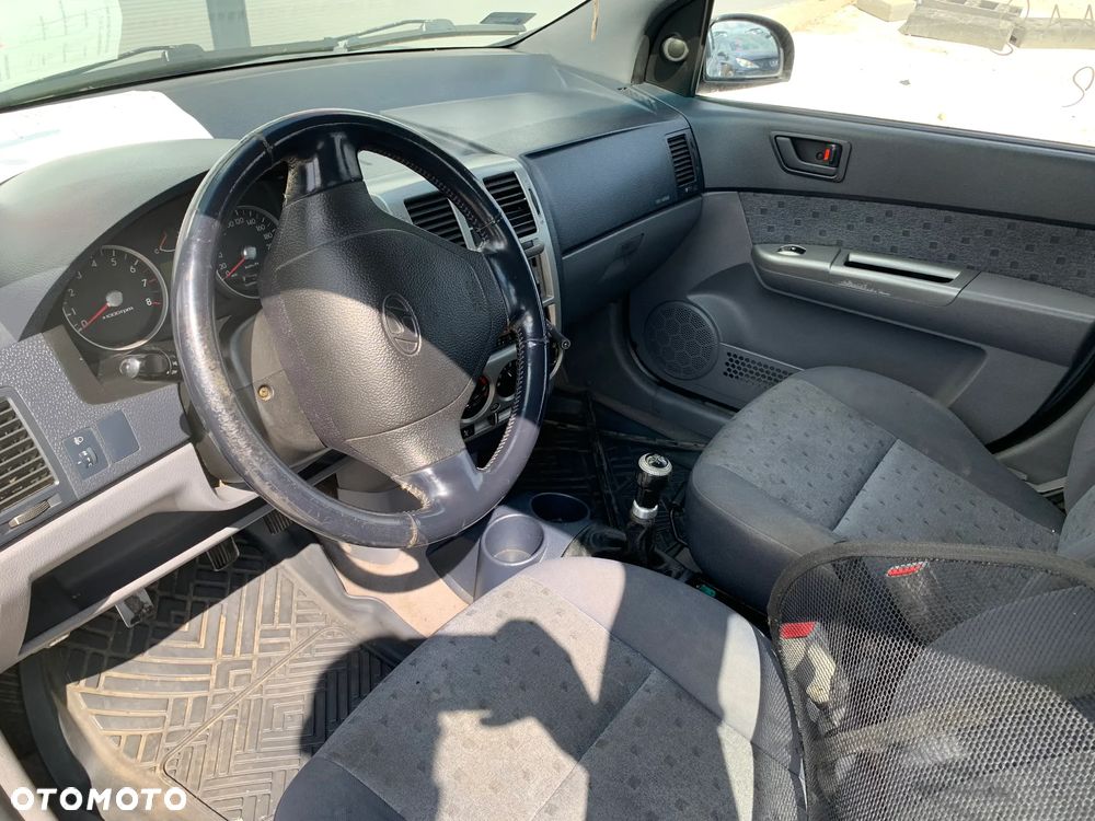 HYUNDAI GETZ 2003 1.3 *SAMOCHÓD NA CZĘŚCI* 1129 MASKA, LAMPA, DRZWI, LUSTERKO, ZDERZAK, GRILL, BŁOTNIK, KLAPA, BELKA, DESKA, FOTELE, KANAPA, ĆWIARTKA KIEROWNICA, TARCZE, ZACISKI, ZAWIESZENIE, KOMPLETNY PRZÓD, KOMPLETNY TYŁ, LICZNIK, ZEGARY, PRAWE LEWE PRZÓD TYŁ - 5