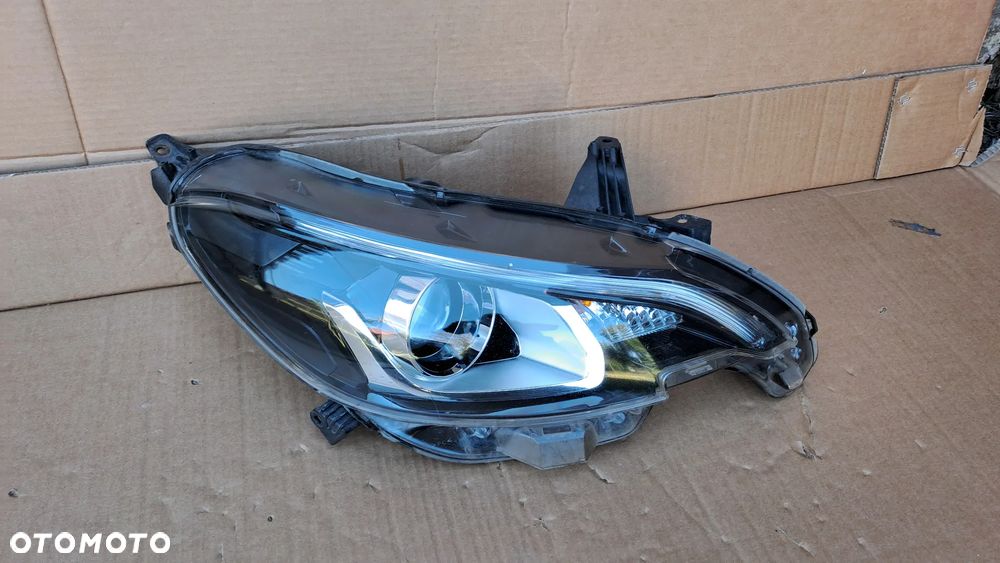 PEUGEOT 108 PRAWA LAMPA PRZEDNIA 81110-0H150 90026267 - 3