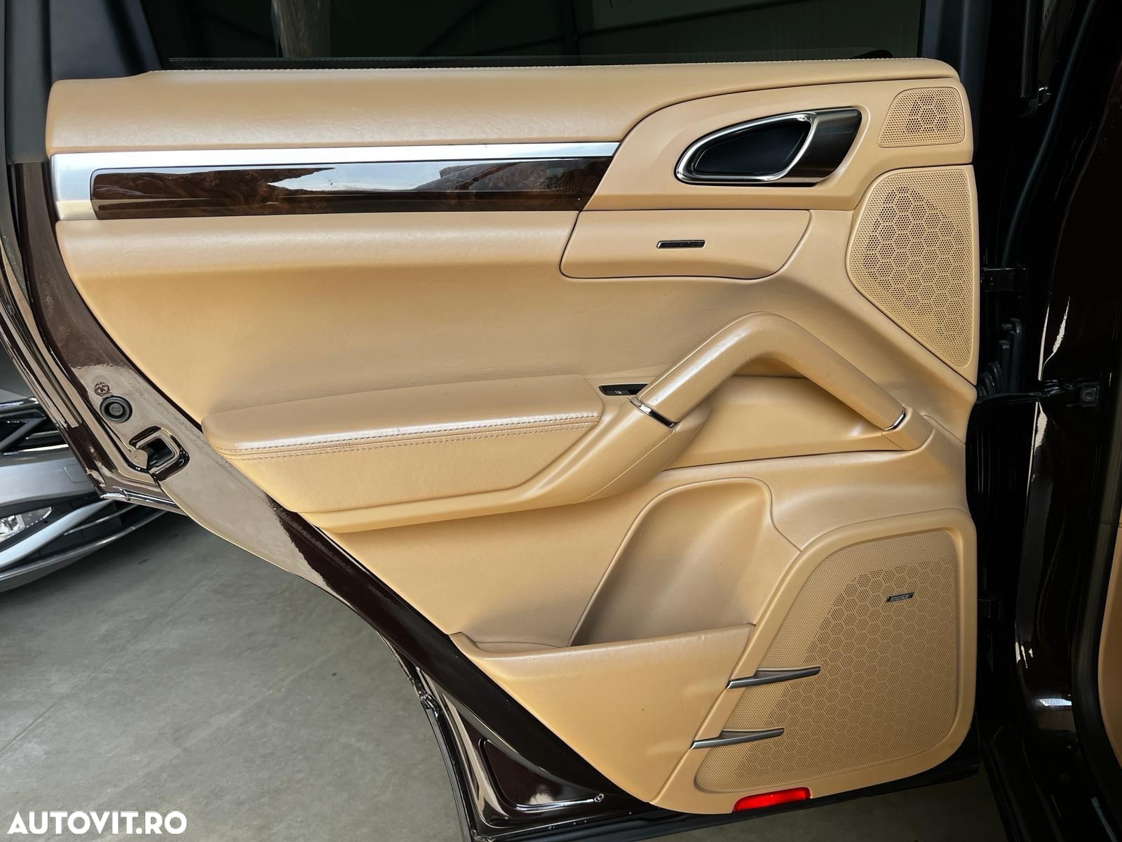 Porsche Cayenne 3.0 L - 10