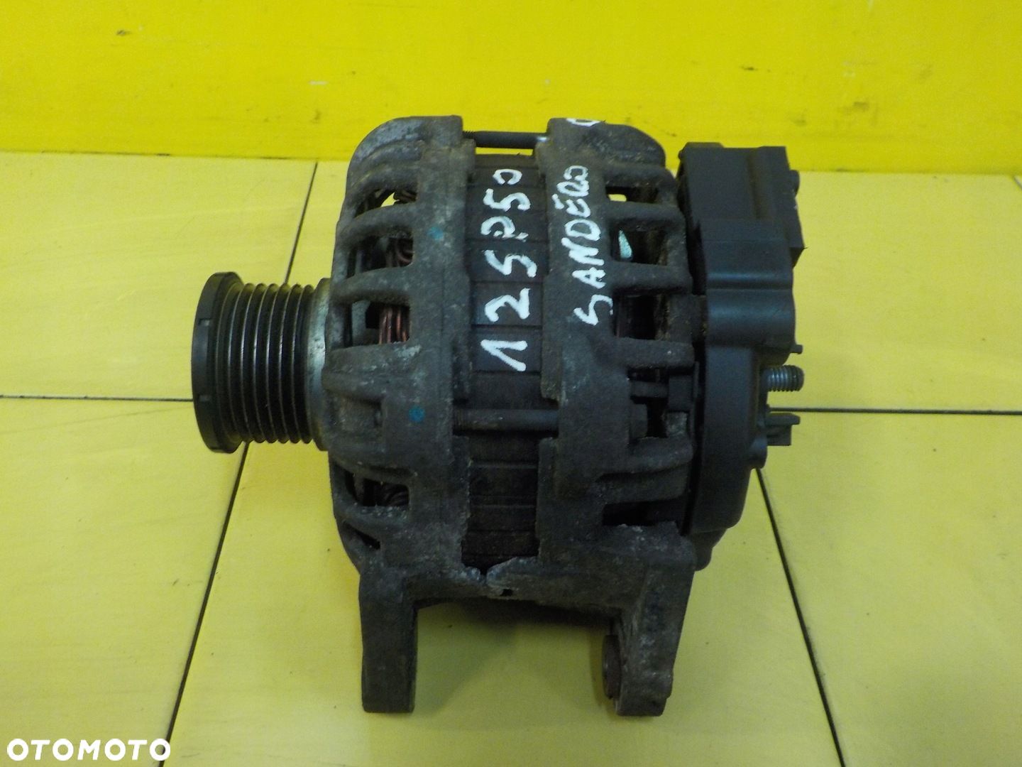 DACIA SANDERO 0.9 TCE TURBO 15r 90KM H4B400 alternator 231005079R - 1