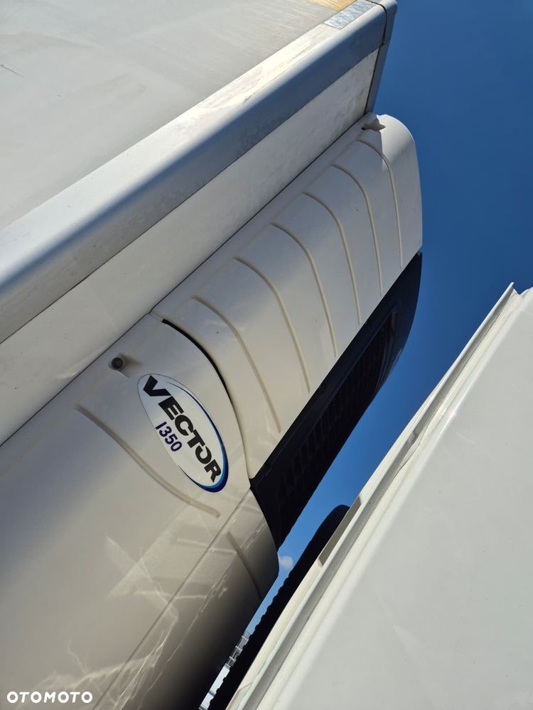 Volvo FM 340 4X2 / CHŁODNIA IZOTERMA / CARRIER VECTOR i350 / WINDA 2500KG / BEZWYPADKOWY / 1 WŁ / EURO 6 / AUTOMAT / IDEALNY / 9000KG ŁADOWNOŚĆ / WEBASTO - 18