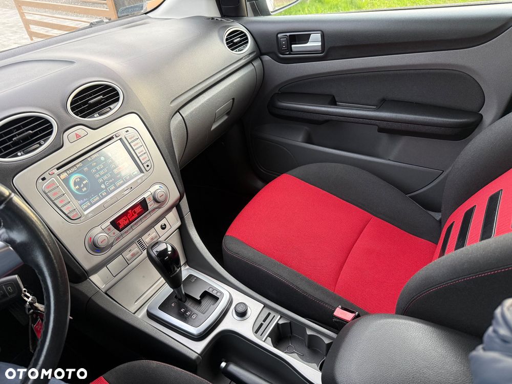 Ford Focus 1.6 16V Ghia - 11