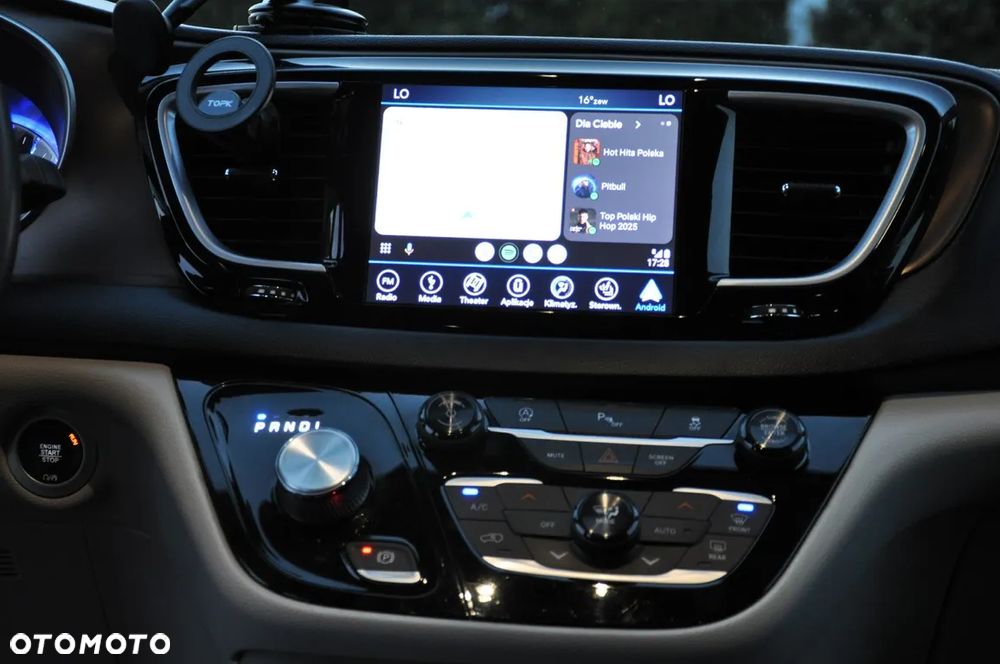 Chrysler Pacifica - 29