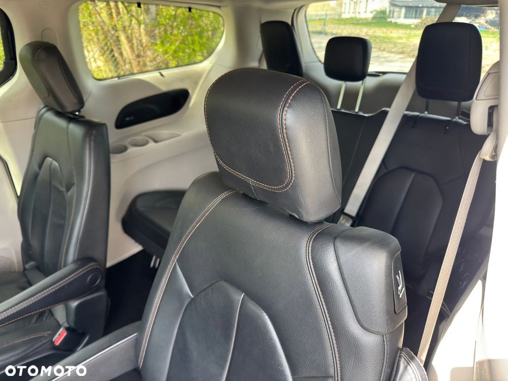 Chrysler Pacifica - 11