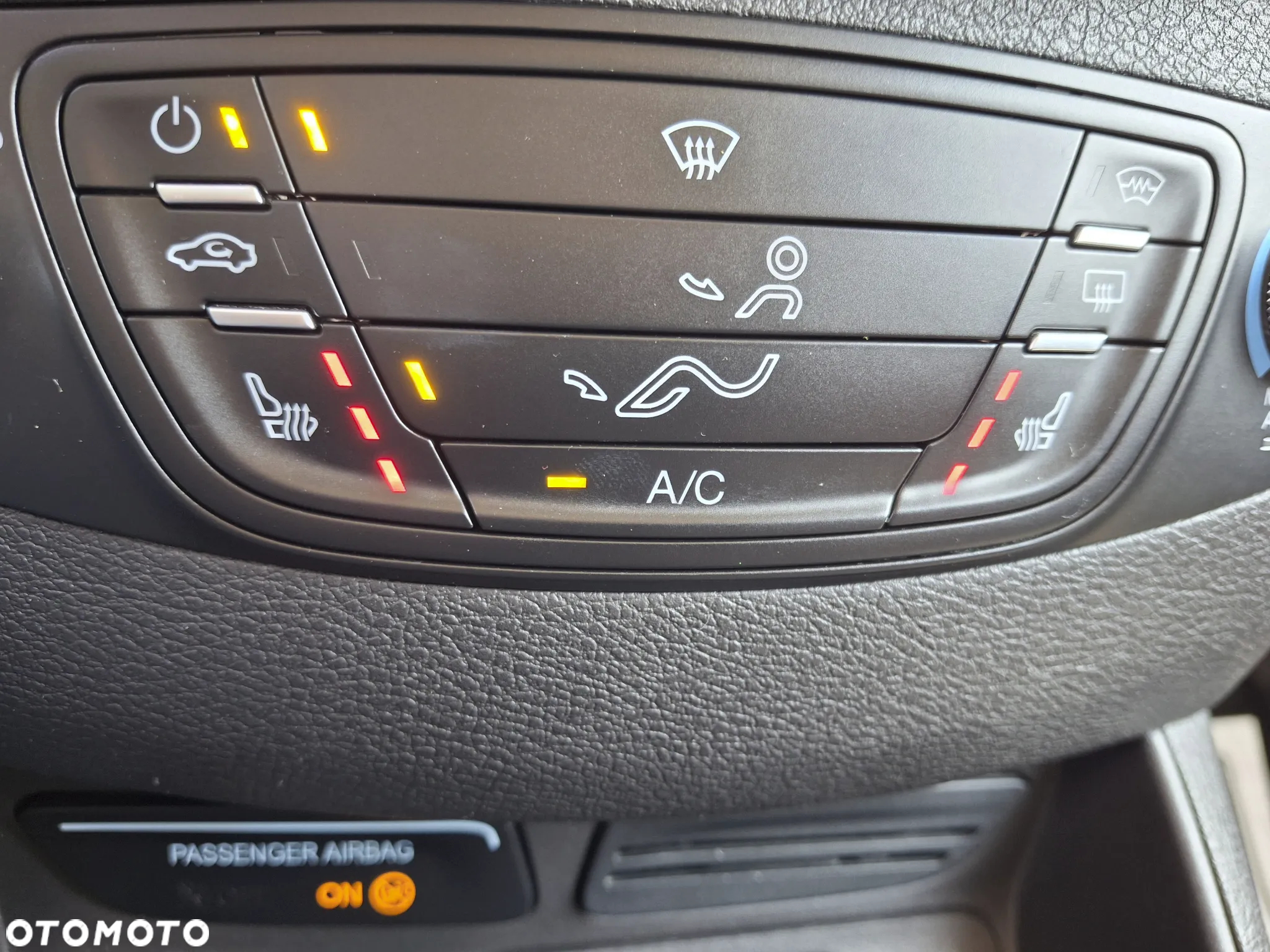 Ford Tourneo Courier 1.0 EcoBoost Ambiente - 27