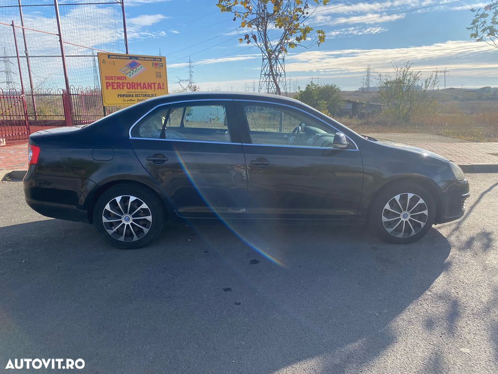 Volkswagen Jetta 2.0 TDI DPF Freestyle - 6