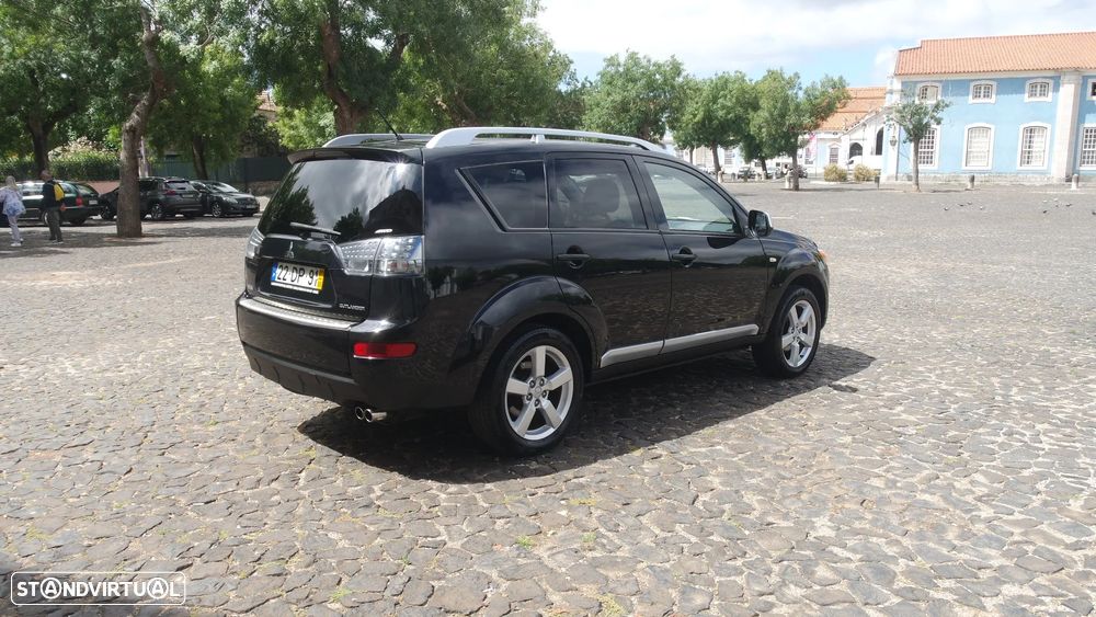 Mitsubishi Outlander 2.0 DI-D Intense 4WD - 7