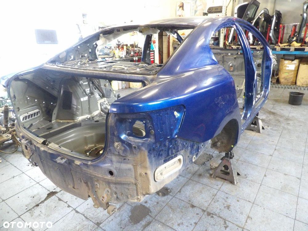 TOYOTA AVENSIS T27 LIFT SEDAN BŁOTNIK TYŁ PRAWY 8T5 - 2