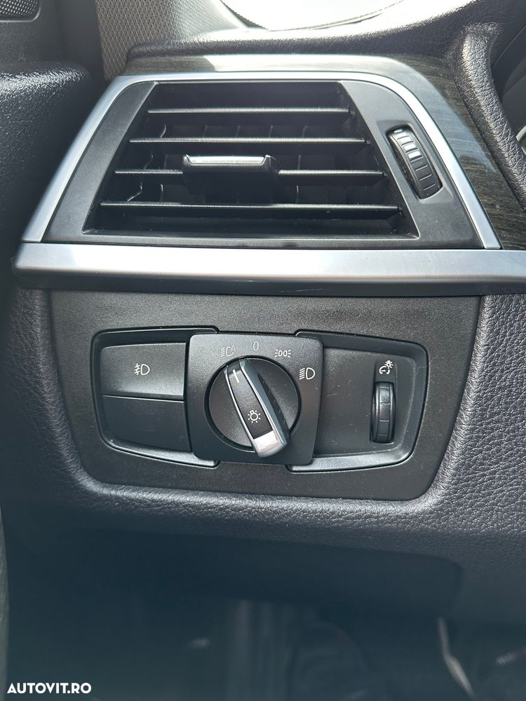BMW Seria 3 320i xDrive AT - 16