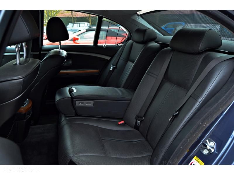BMW Seria 7 745i - 14