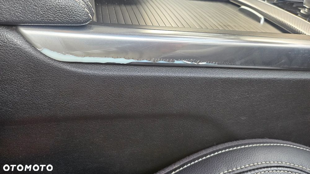 Jaguar XE 2.0 D180 R-Dynamic SE - 19