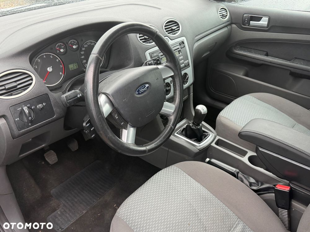Ford Focus 1.6 16V Trend - 24