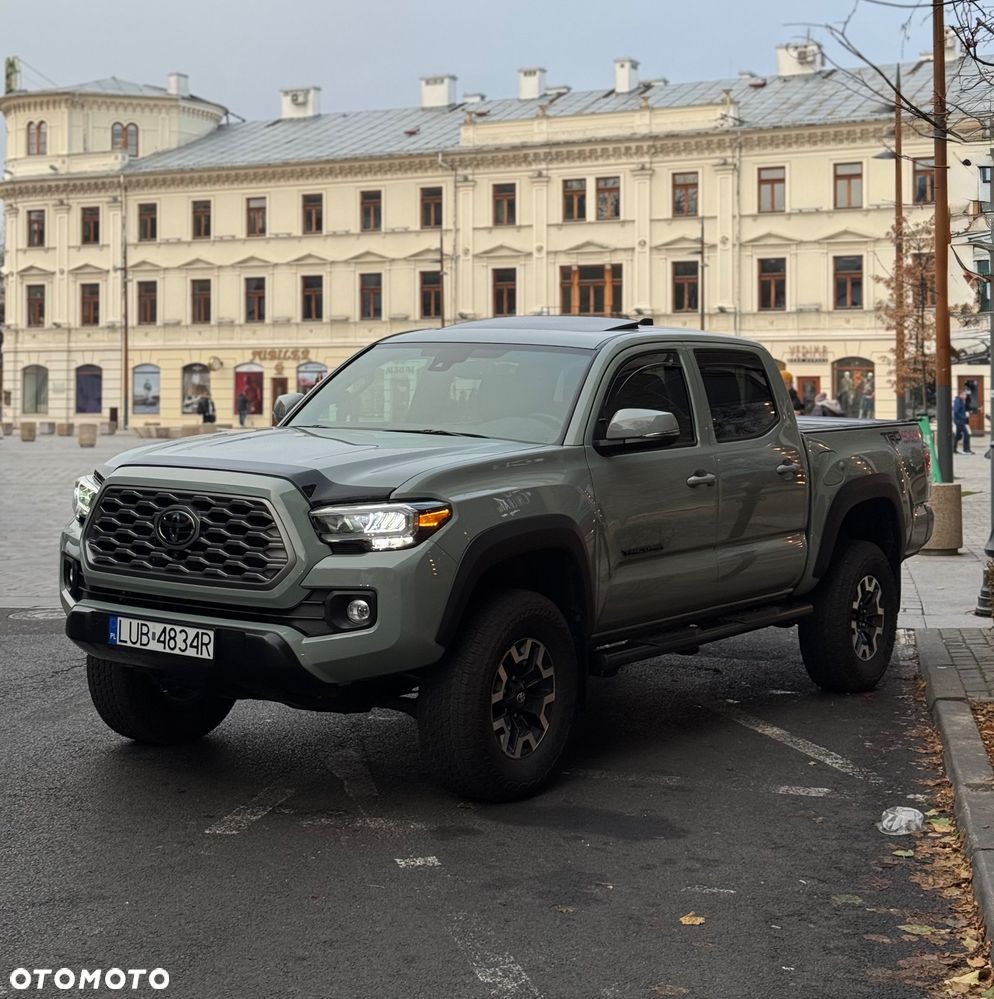 Toyota Tacoma - 1