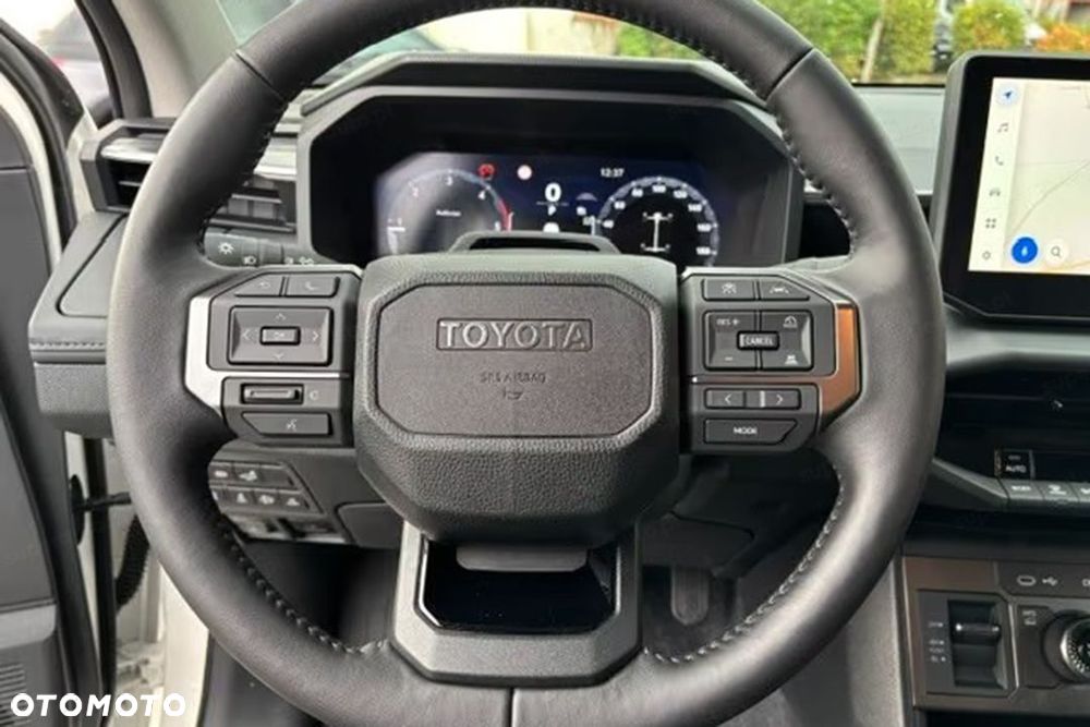 Toyota Hilux - 10