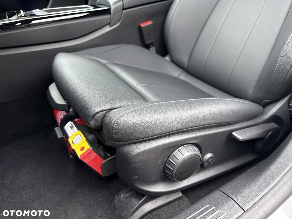 Mercedes-Benz CLA - 12