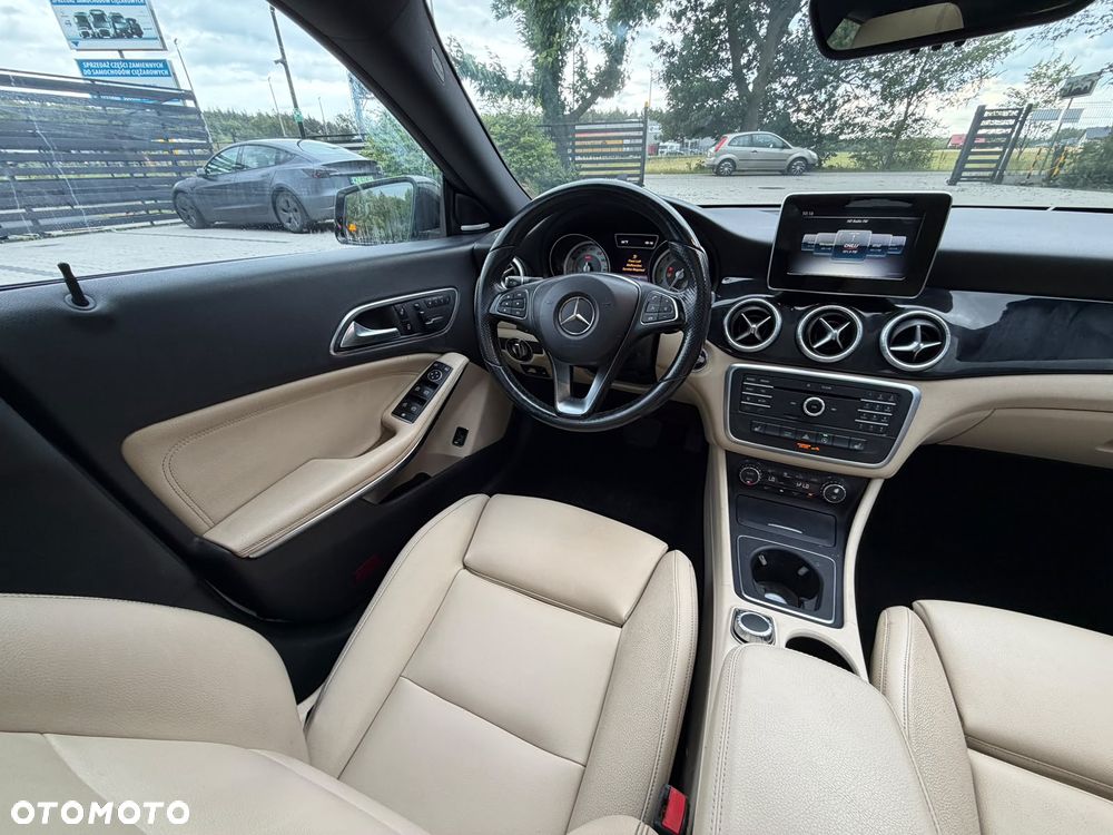 Mercedes-Benz CLA 250 7G-DCT AMG Line - 20