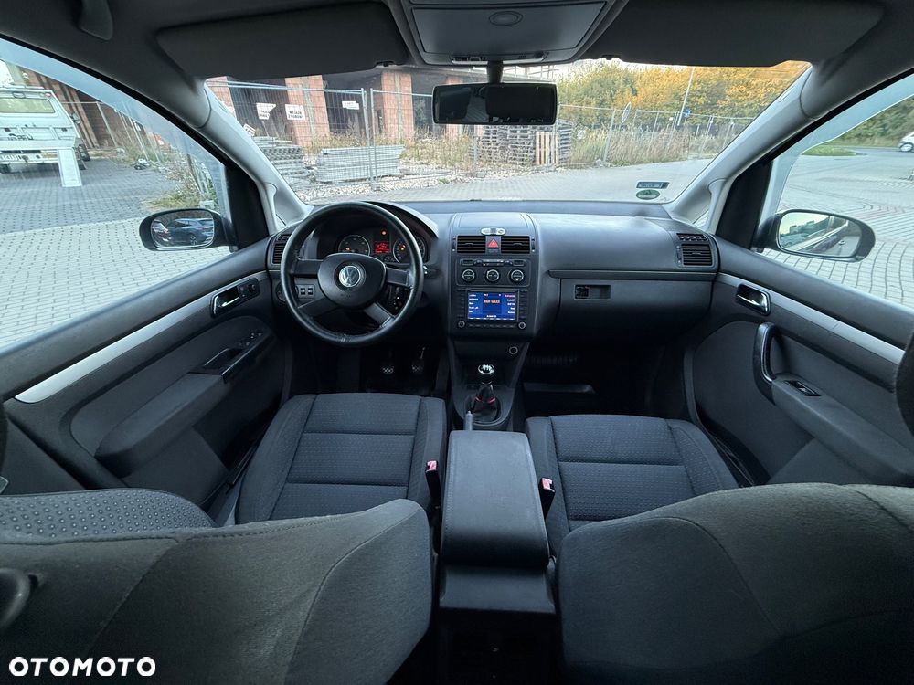 Volkswagen Touran 2.0 TDI DPF Highline - 23