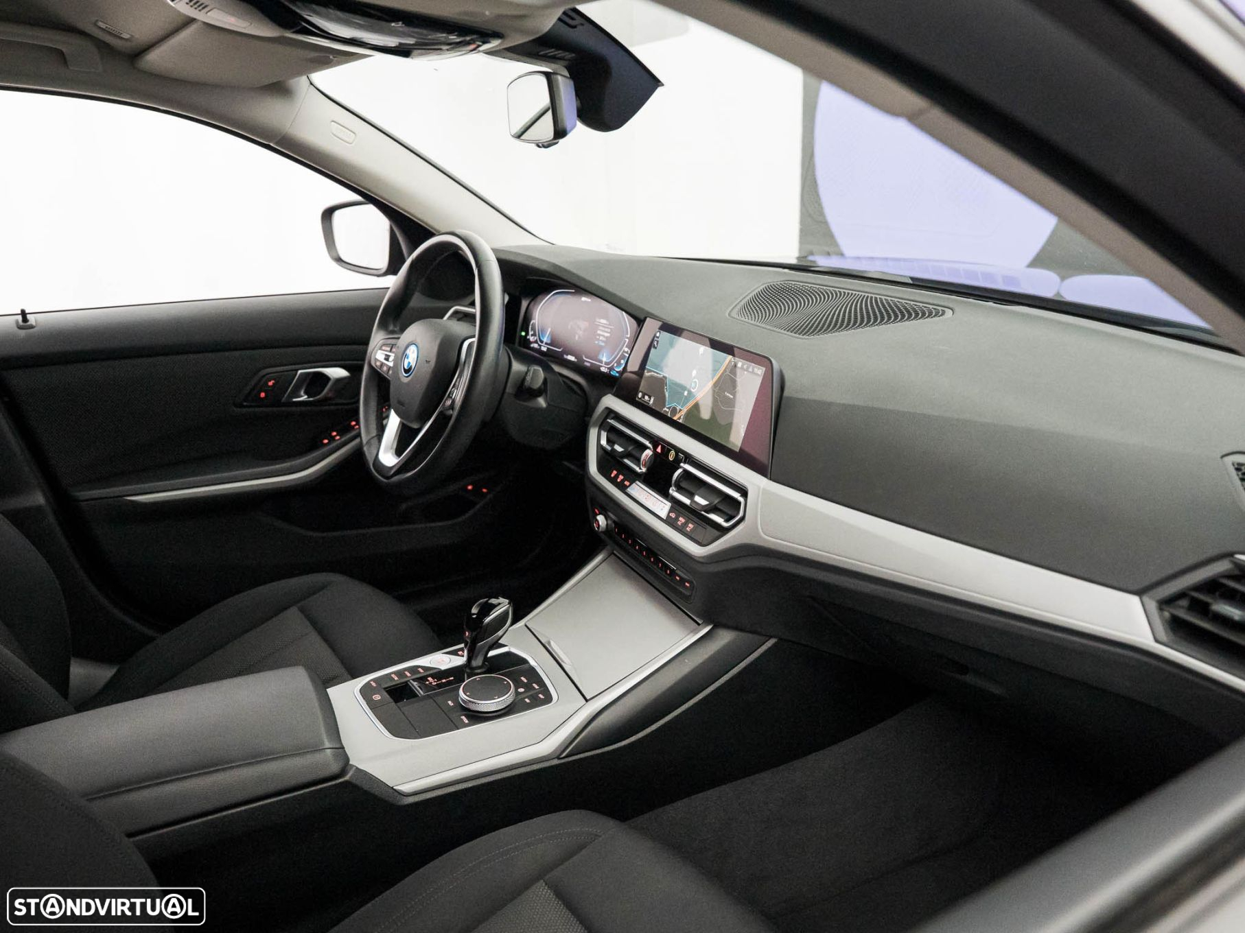 BMW 330 e Touring Line Sport Auto - 36