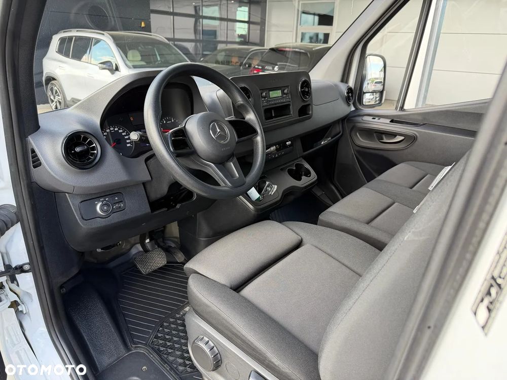 Mercedes-Benz Sprinter - 10