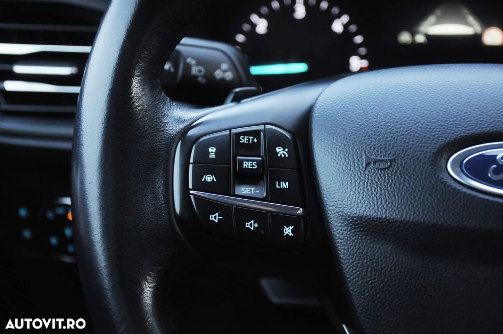 Ford Focus 1.5 TDCi Powershift Titanium - 13