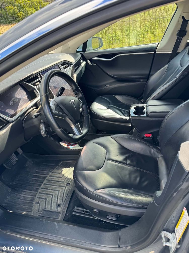 Tesla Model S - 4