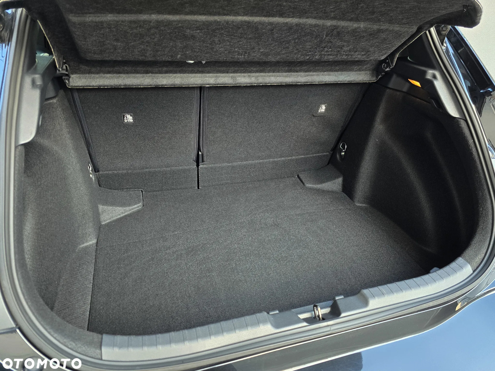 Toyota Corolla 1.8 Hybrid Executive - 12