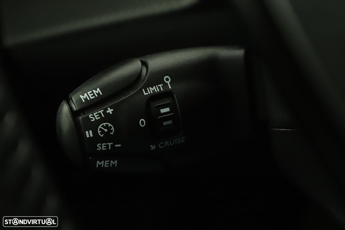 Peugeot 2008 1.2 PureTech Allure - 18
