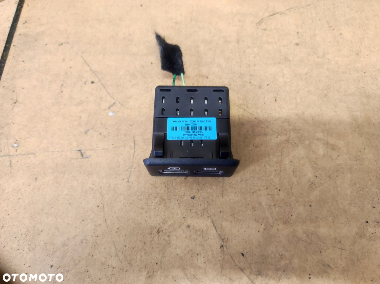 Port gniazdo ładowania USB tył 5008 II 2 Lift - 3