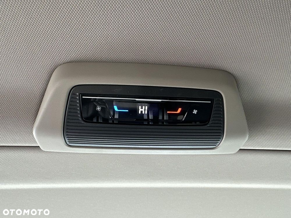 Volkswagen Multivan - 34