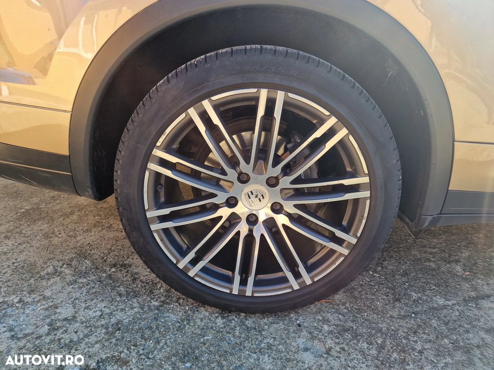 Porsche Cayenne 3.0 L - 10