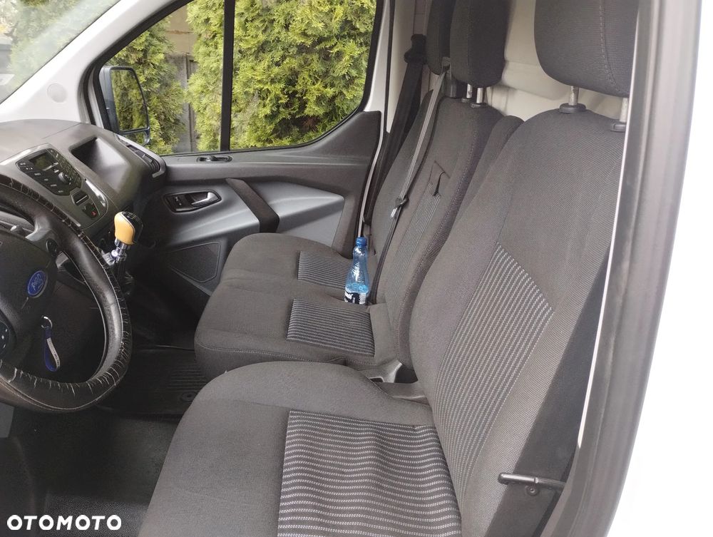 Ford TRANSIT CUSTOM - 12