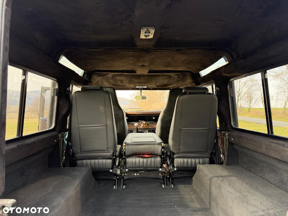 Land Rover Defender - 17