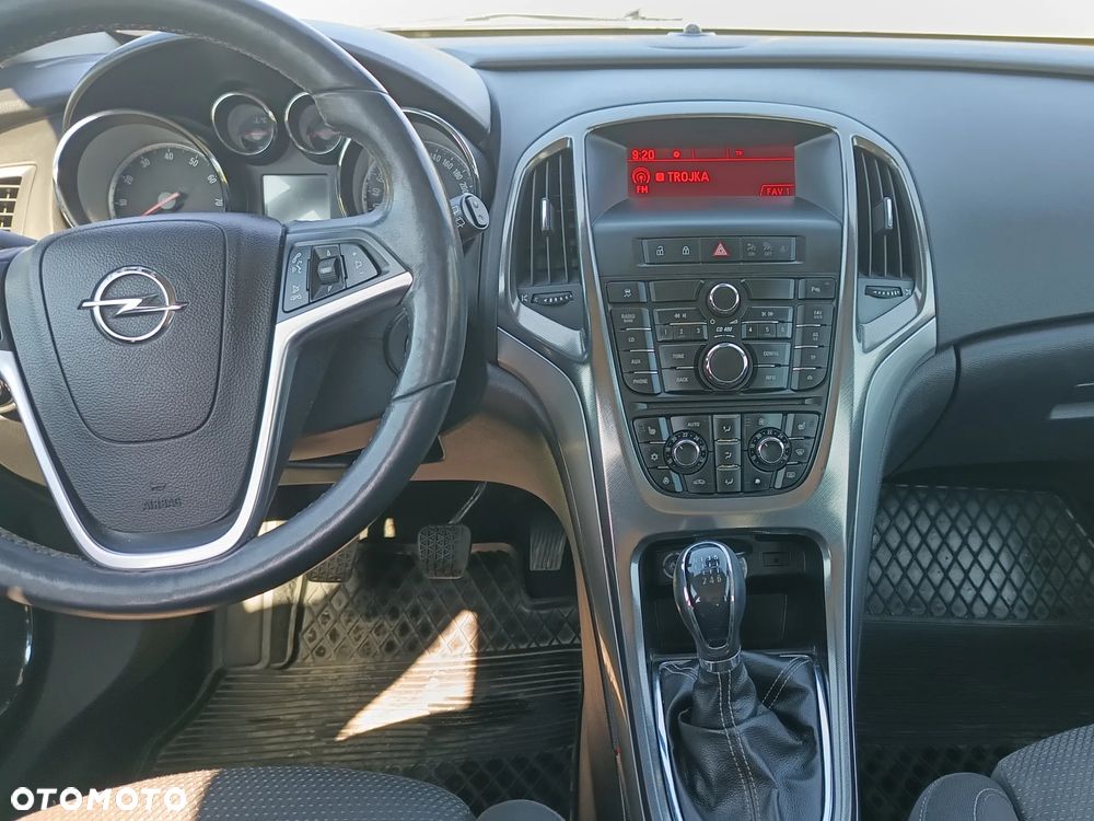 Opel Astra 1.4 T Cosmo - 24
