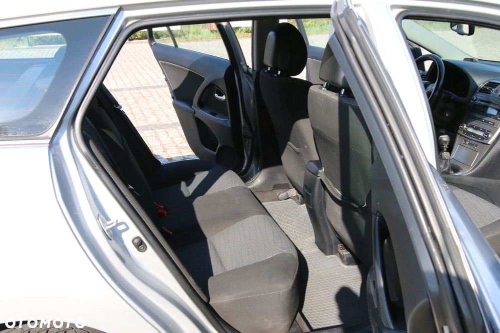 Toyota Avensis 1.8 Sol - 25