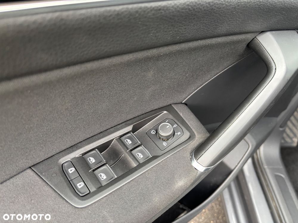 Volkswagen Touran 2.0 TDI SCR DSG Highline - 27