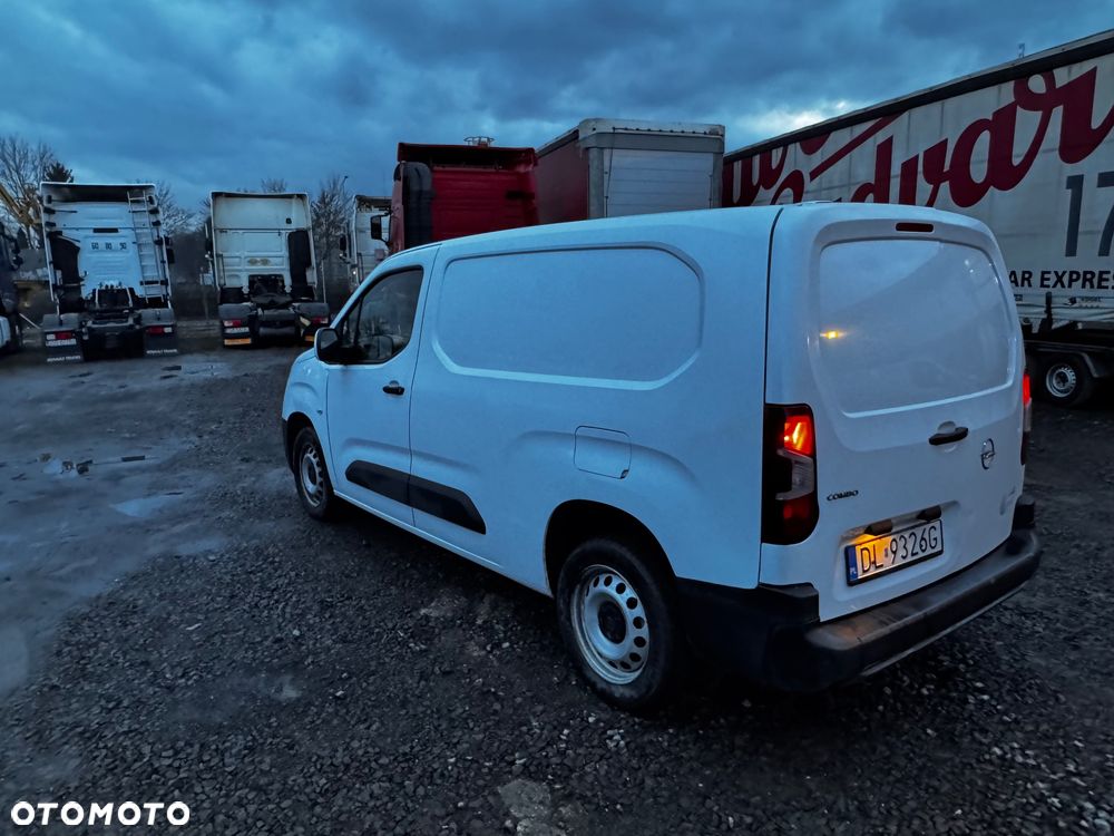 Opel Combo E - 8