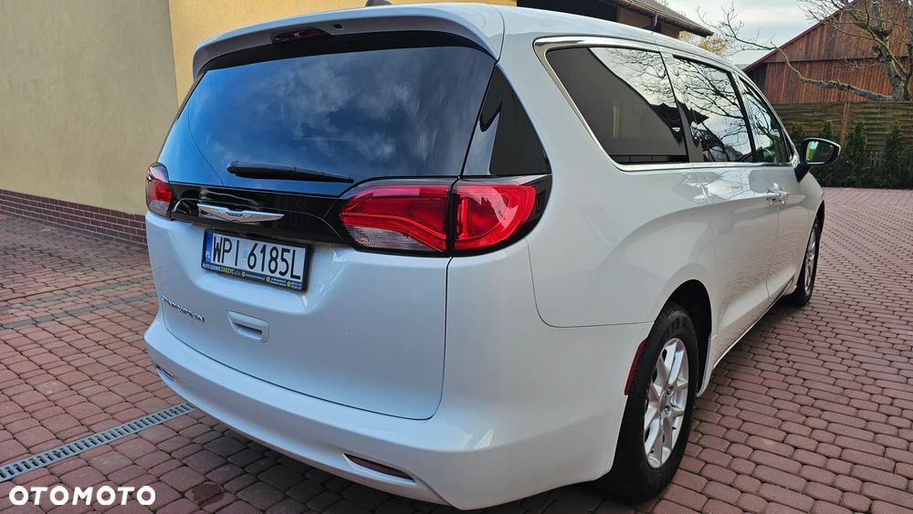 Chrysler Pacifica - 23