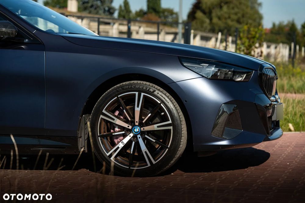 BMW Seria 5 2024 photo 4