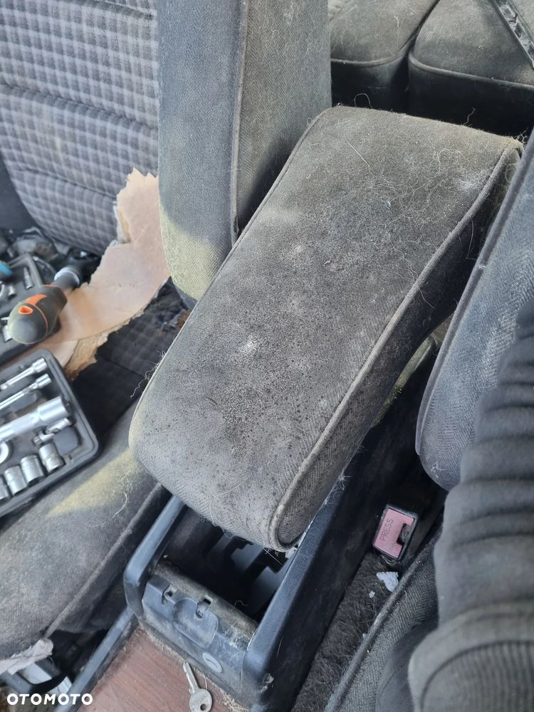Mercedes w124 E200 kombi sportline 2.0 136km 111.940 automat 722.431 na części - 10