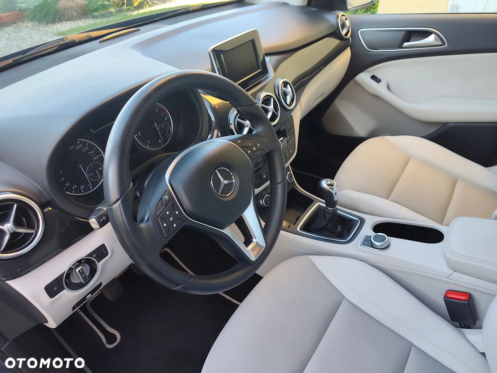 Mercedes-Benz Klasa B 180 CDI (BlueEFFICIENCY) - 23