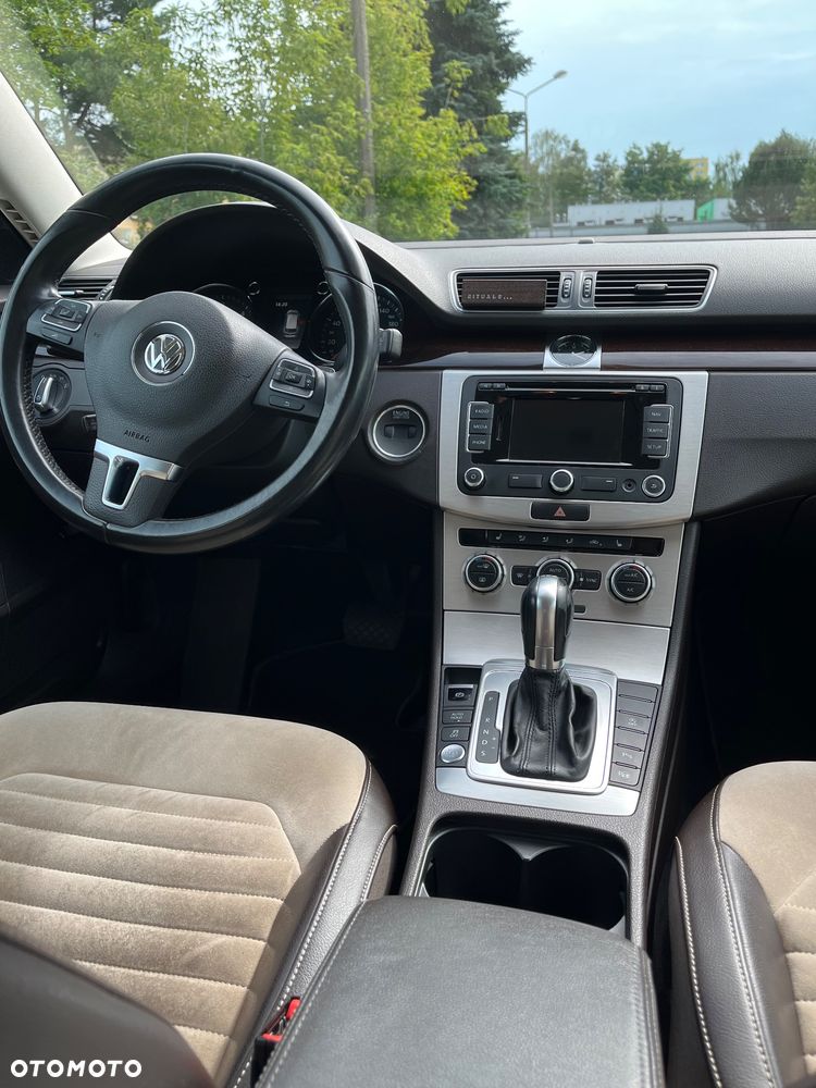 Volkswagen Passat 2.0 TDI Highline DSG - 9
